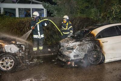 Weinstadt-Beutelsbach: Feuerteufel unterwegs! Erneuter Pkw Brand - greift auf weiteren Pkw und Hecke ueber